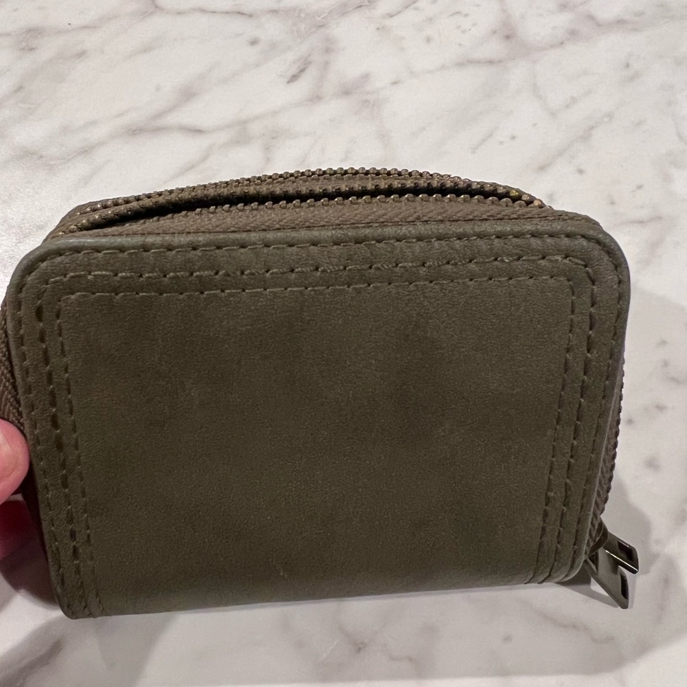 Small Universal Thread wallet